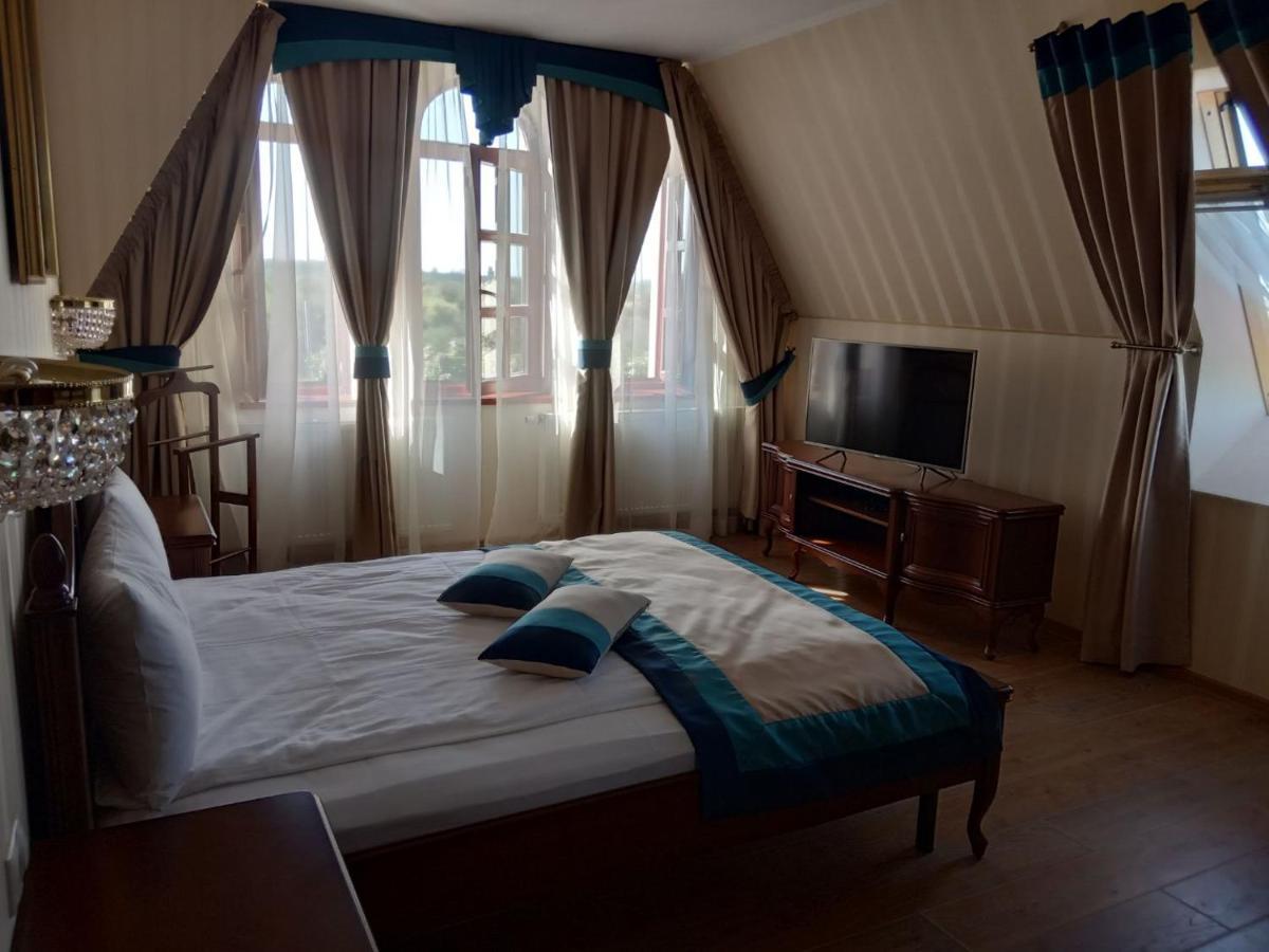 Chizay. Мала Гора Hotel แบรฮอฟ ภายนอก รูปภาพ