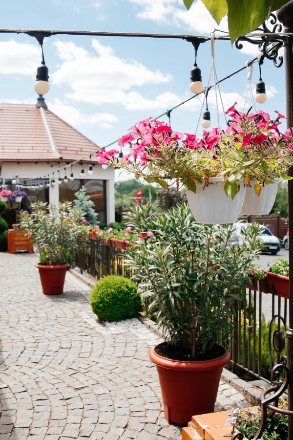 Chizay. Мала Гора Hotel แบรฮอฟ ภายนอก รูปภาพ