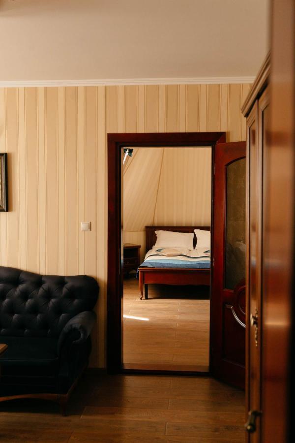 Chizay. Мала Гора Hotel แบรฮอฟ ภายนอก รูปภาพ